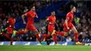 Liverpool berhasil mengalahkan Chelsea dengan skor 2-1 pada laga pekan kelima Premier League di Stamford Bridge, London, Sabtu (17/9/2016) dini hari WIB. Jordan Henderson (kanan) merayakan gol yang dicetaknya. (Reuters/Dylan Martinez)