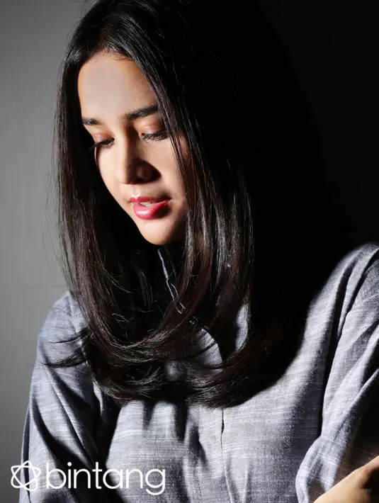 Tidak bisa memilih salah satu antara akting dan sepak bola, karena bagi Michelle sinetron, film, akting, menyanyi itu adalah passion, sedangkan sepakbola itu adalah hobi. (Fathan Rangkuti/Bintang.com)