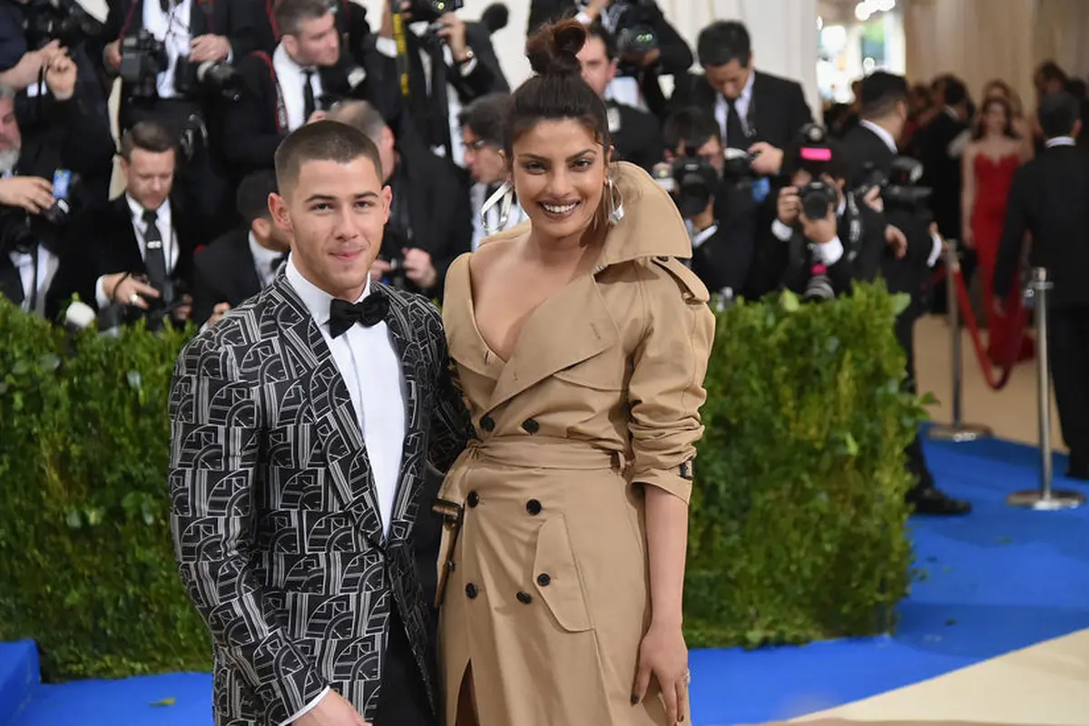 [Bintang] Nick Jonas - Priyanka Chopra