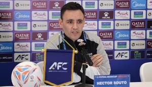 Pelatih Timnas Futsal Indonesia, Hector Souto dalam sesi konferensi pers jelang semifinal Piala Asia Futsal 2026 di Indonesia Arena, Jakarta, Rabu (4/2/2026). (Bola.com/Abdul Aziz).