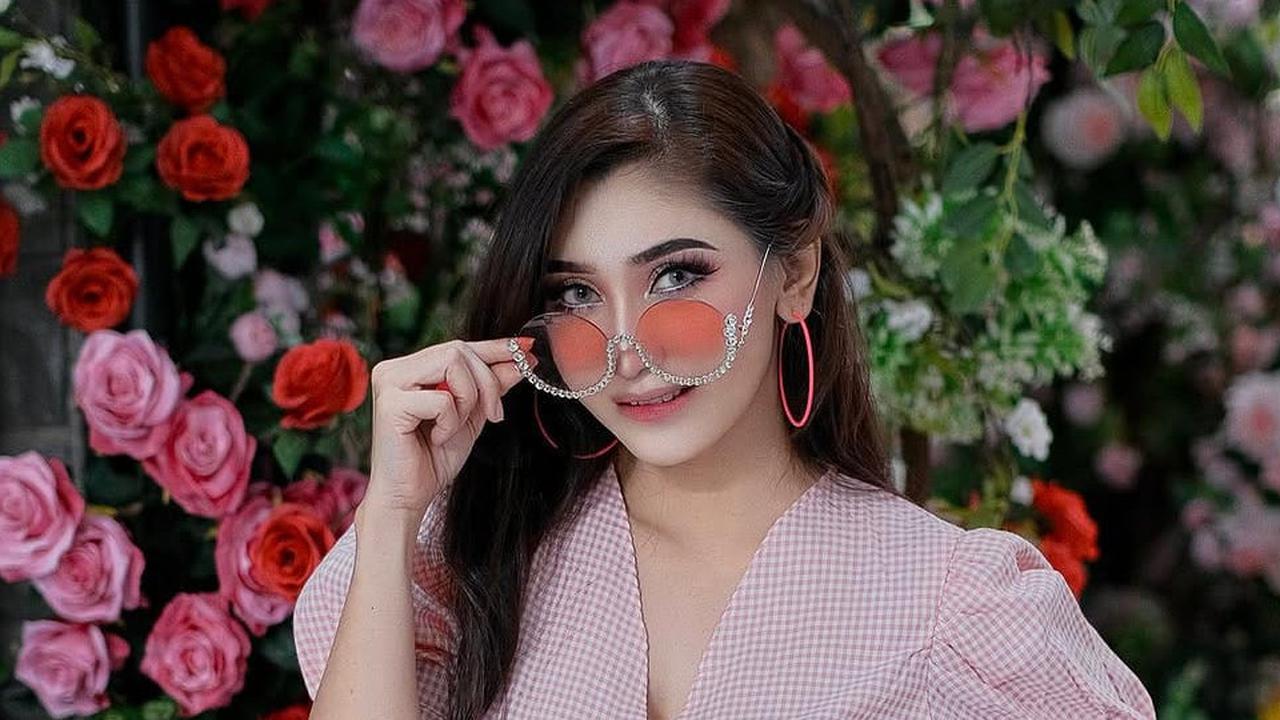 Cantik Awet Muda Bak Gadis, 7 Potret Baby Margaretha di Usia 40 Tahun yang Kini Jadi Ibu Tunggal