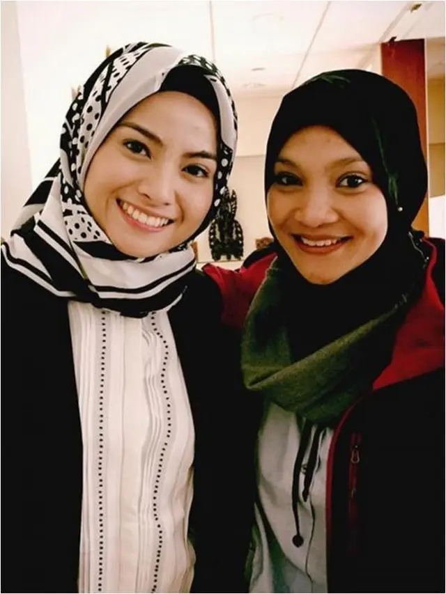 Acha Septriasa Tampil Berhijab