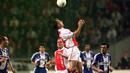 Frank De Boer saat masih aktif membela Ajax Amsterdam. (EPA/Cor_Mulder) 