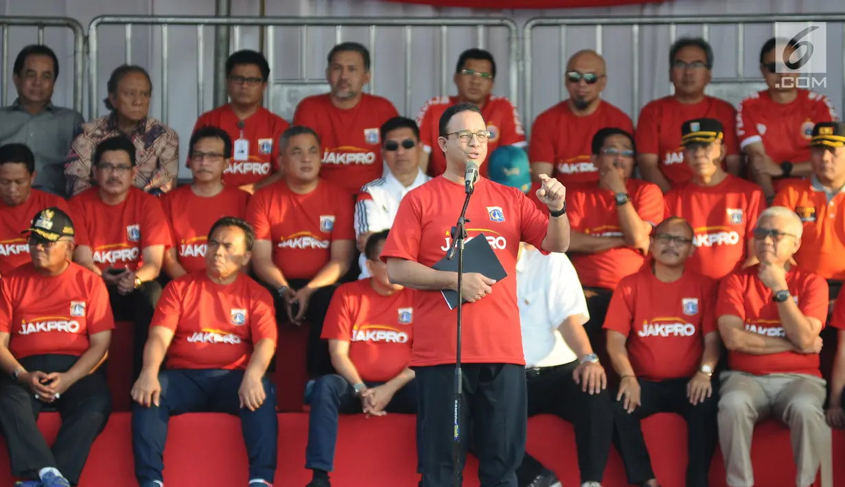 Gubernur DKI Jakarta Anies Baswedan memberikan sambutan saat Kick Off Pembangunan Jakarta International Stadium di Jakarta, Kamis (14/3). Jakarta International Stadium memiliki kapasitas sekitar 82.000 orang. (Liputan6.com/Herman Zakharia)