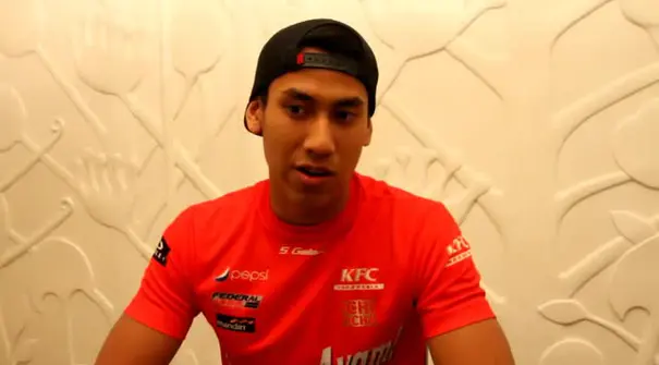 Pembalap muda Indonesia, Sean Gelael berbagi cerita kepada Bola.com tentang debutnya di GP2 2015, di sirkuit Hungaroring,Hungaria.