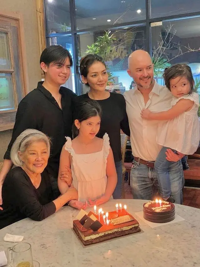 [Fimela] Adik sambung Sean Alexander