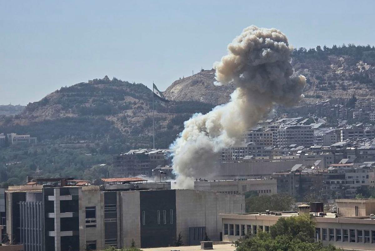 FOTO: Penampakan Gedung Kementerian Pertahanan Suriah Yang Hancur Dihantam Serangan Udara Israel