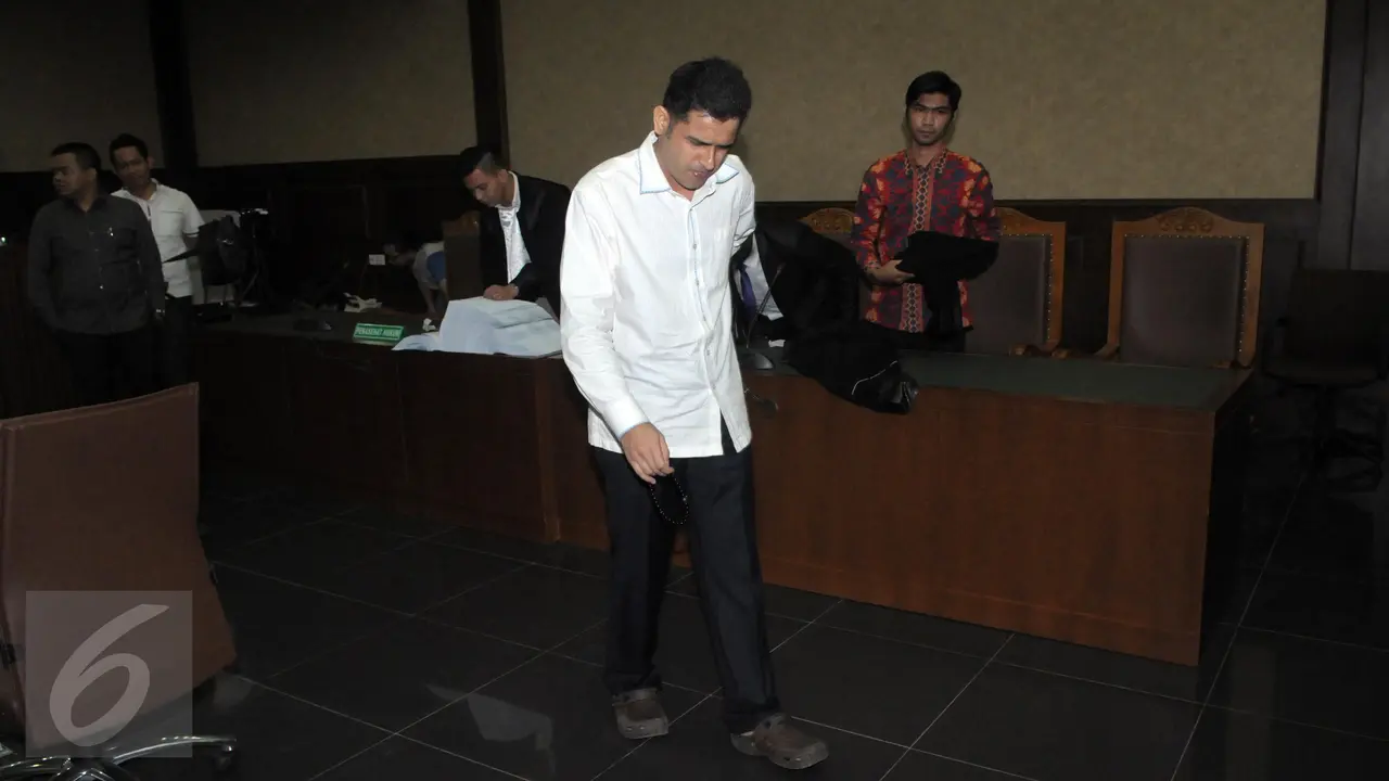 20160511-Wajah Lesu Nazaruddin saat Dituntut 7 Tahun Penjara dan Denda Rp 1 Miliar