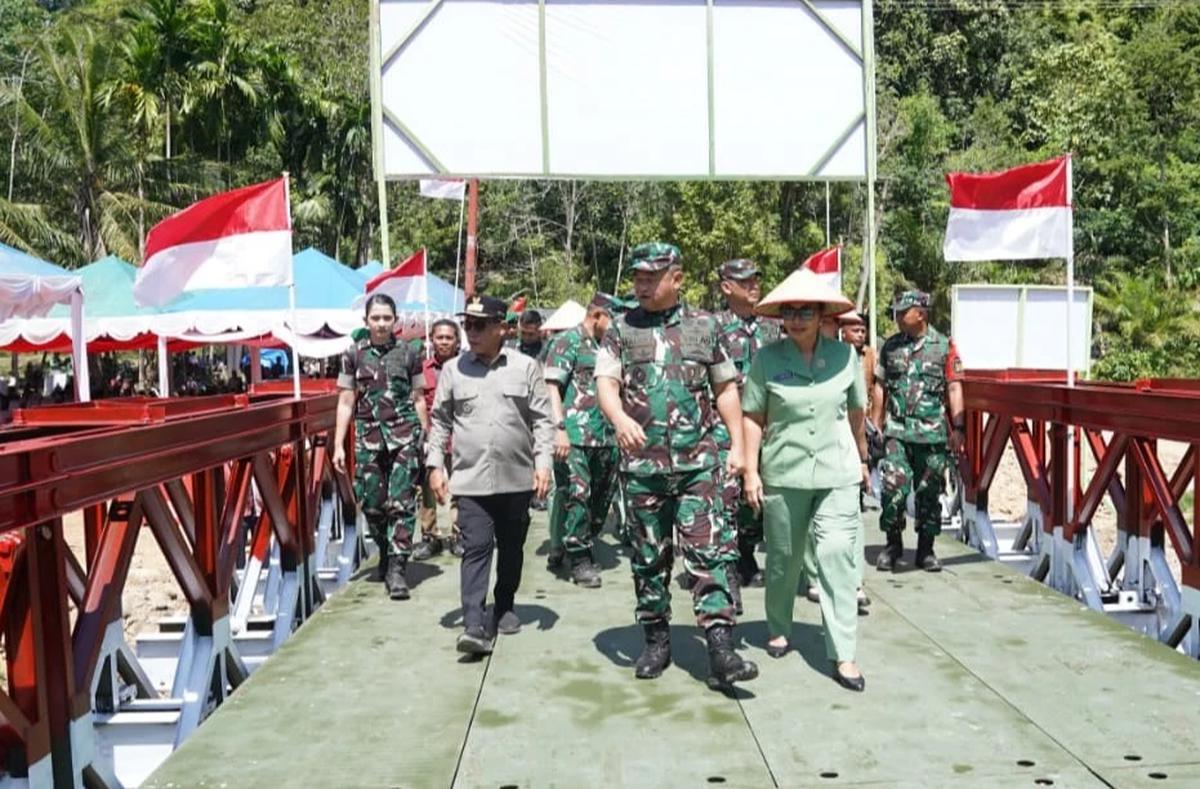 FOTO: Kasad Maruli  Resmikan Pipanisasi Air Bersih dan Reboisasi di Tapanuli Tengah