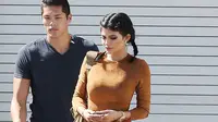 Kylie Jenner Saat Dikawal Bodyguard Ganteng (Splash News/brilio.net)