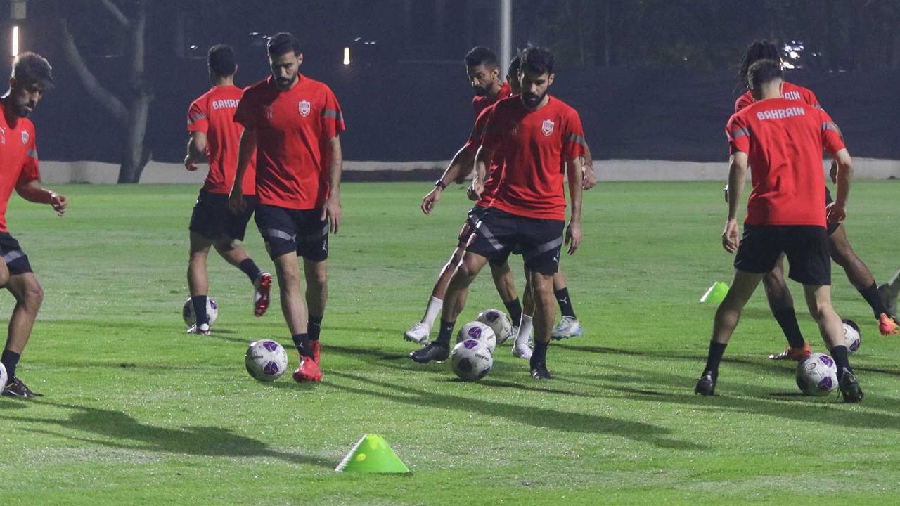 FOTO: Latihan Timnas Bahrain di Lapangan A Senayan