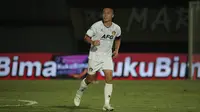Pemain Persik Kediri, Arthur Daniel Irawan, saat pertandingan pekan keempat BRI Liga 1 2023/2024 melawan Dewa United yang berlangsung di Stadion Indomilk Arena, Tangerang, Jumat (21/7/2023). (Bola.com/Ikhwan Yanuar)