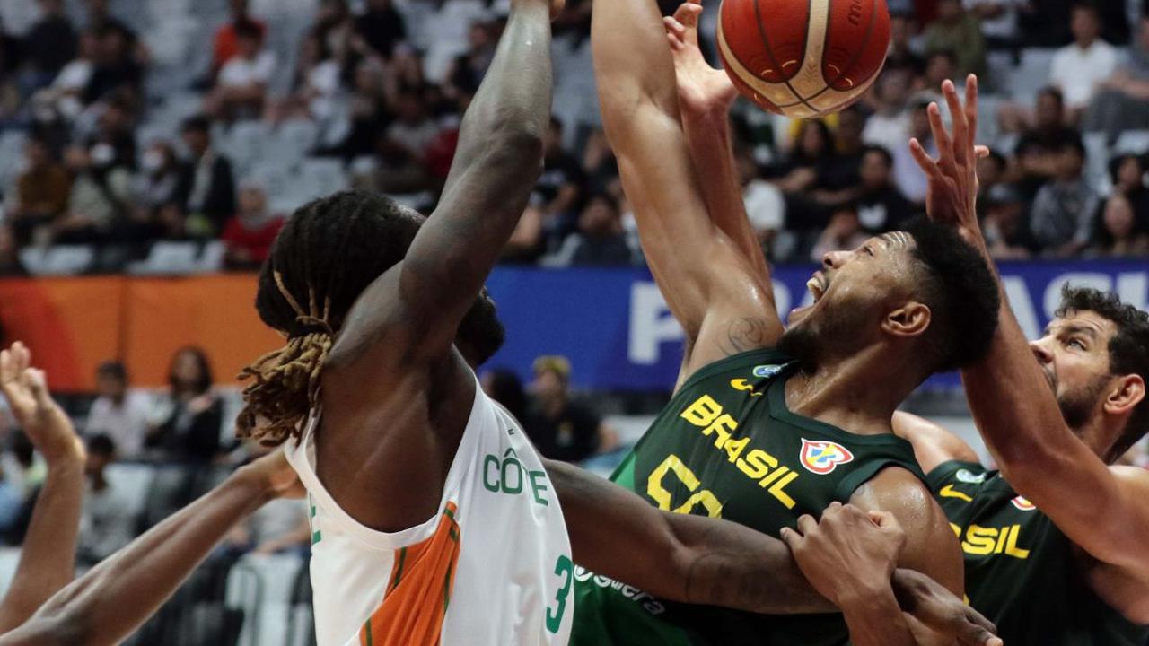 Brasil berhasil melaju ke putaran dua Piala Dunia FIBA 2023 setelah mengalahkan Pantai Gading pada laga ketiga Grup G di Indonesia Arena, Senayan, Jakarta, Rabu (30/08/2023).