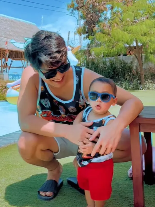 [Fimela] Naik Kapal Pesiar, Ini 6 Potret Liburan Lesti dan Rizky Billar di Lembongan Bali