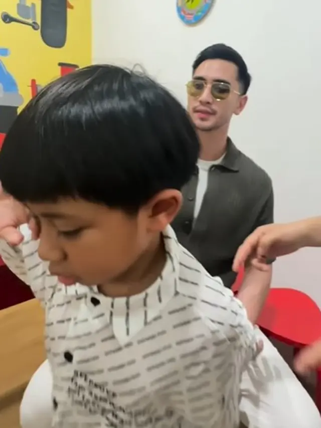 Verrell Bramasta temani adik sunat (Instagram/bramastavrl)