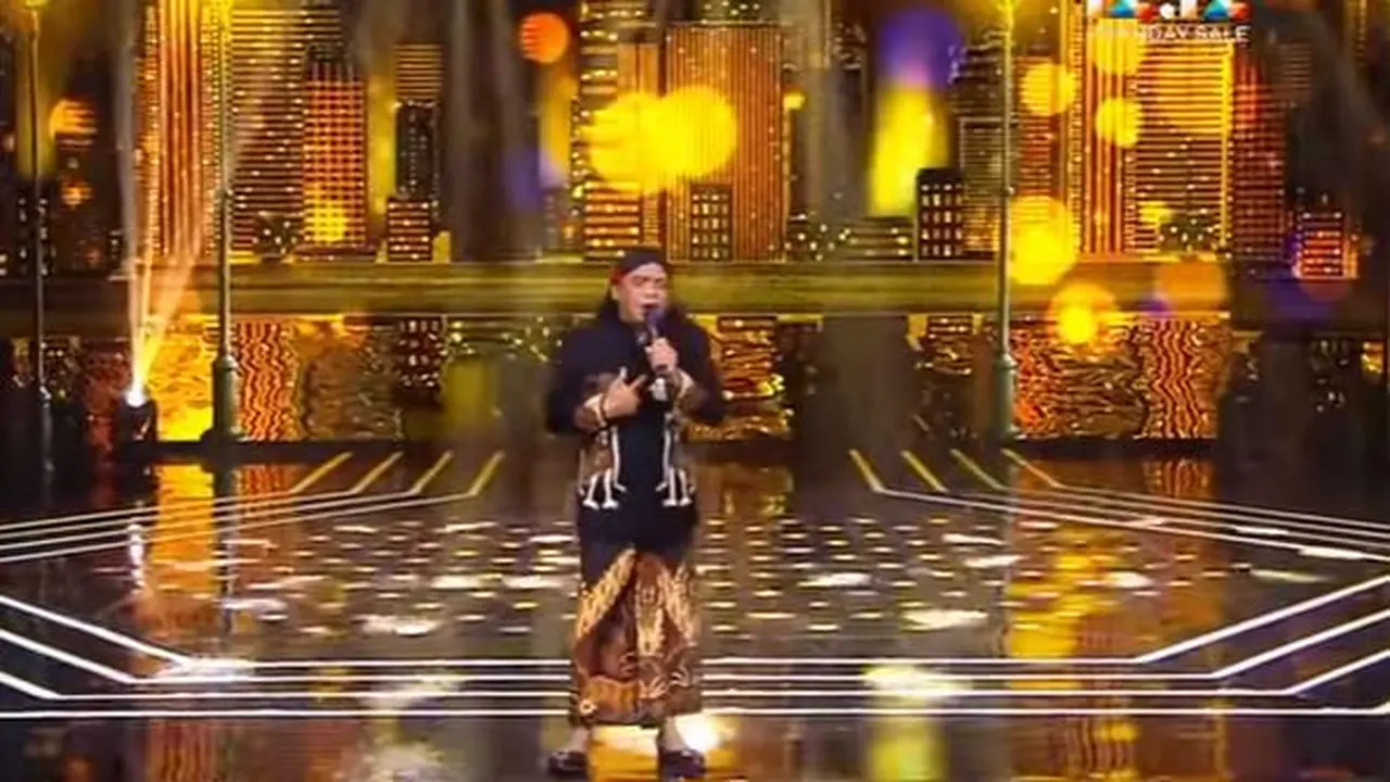 Didi Kempot Meninggal Dunia, Simak 5 Tampilannya Saat Manggung Kenakan Beskap