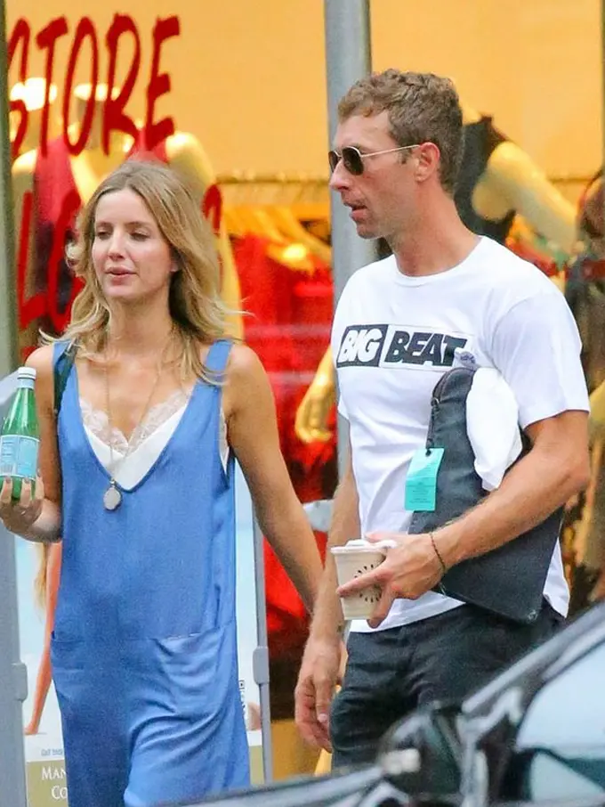[Bintang] Chris Martin dan Annabelle Wallis