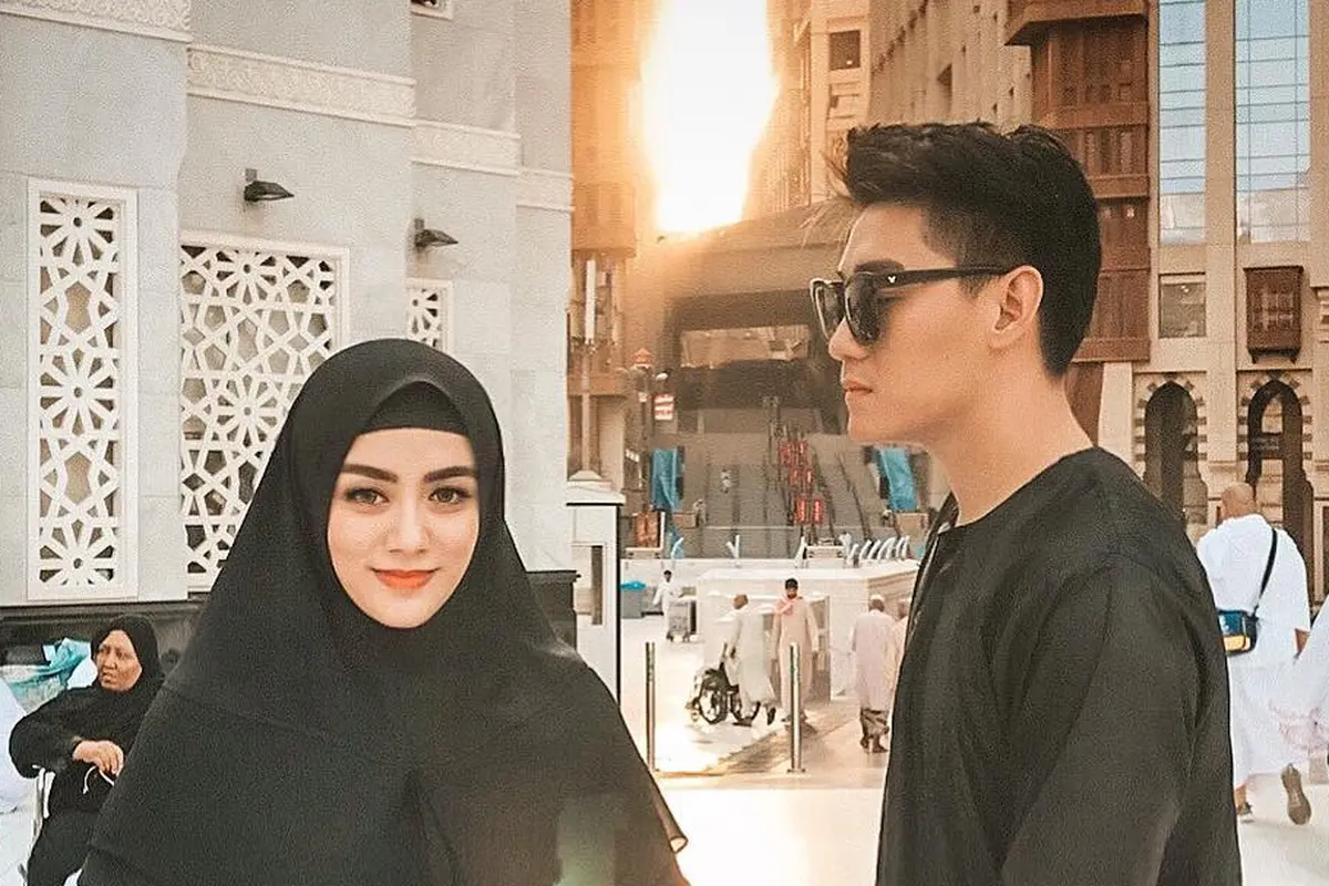 [Fimela] Ifan Seventeen dan Istri
