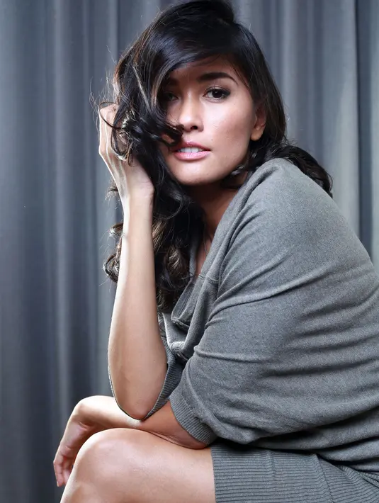 Soal kekasih, pemeran Dewi dalam film 'The Window' itu sejak lama tidak mau dipublikasikan. Ia lebih menyukai prestasinya dijadikan konsumsi publik dibanding dengan kekasihnya. (Galih W. Satria/Bintang.com)