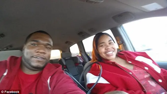 Anak Jatuh ke Kandang Gorila, Pasangan Suami Istri Ini Dikecam 