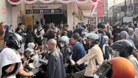 Cerita Penumpang Hadapi KRL Gangguan, Pindah Kereta hingga cari Tempat Makan