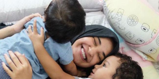 Shireen Sungkar dan anak (Instagram)