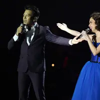 Di konser tunggalnya yang berjudul It’s Me BCL, Bunga Citra Lestari menghadirkan beberapa musisi lainnya. Salah satunya adalah Ariel NOAH yang sempat meramaikan suasana ruangan konser. (Deki Prayoga/Bintang.com)