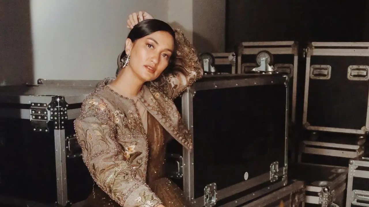 Atiqah Hasiholan. (Foto: Instagram @atiqahhasiholan)