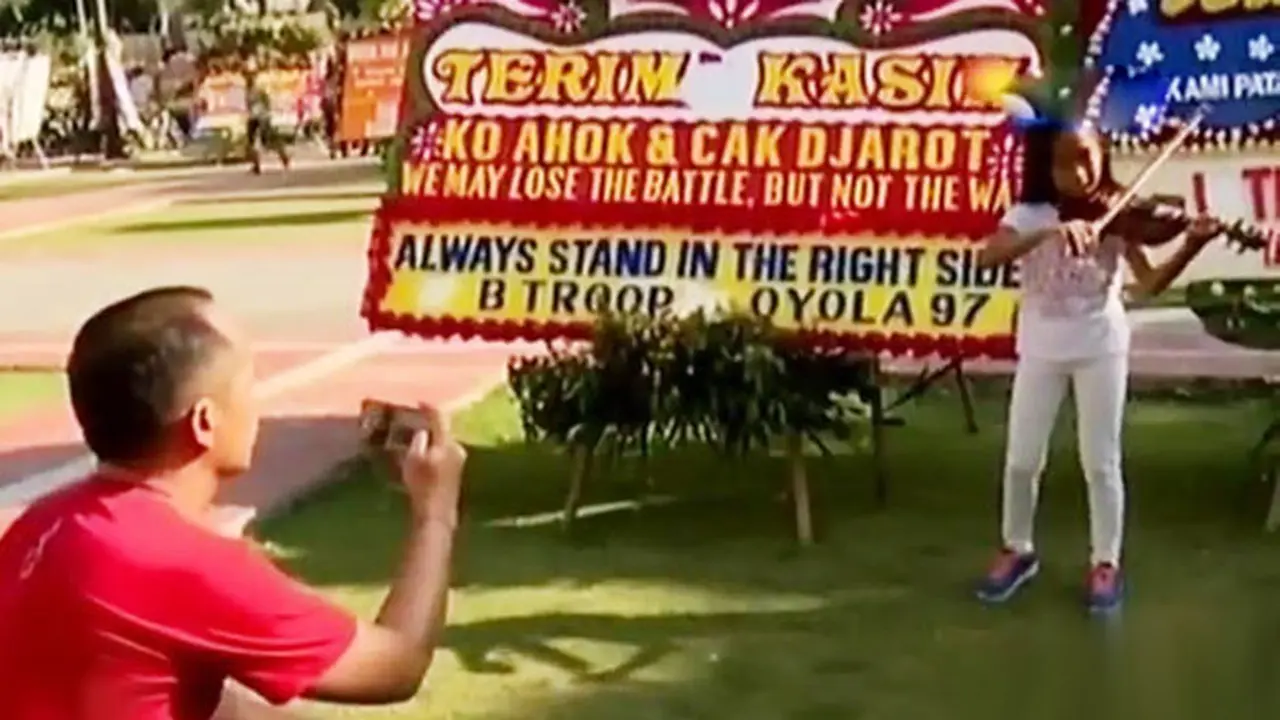 VIDEO: Karangan Bunga Ahok Djarot Magnet Wisata di Hari Buruh
