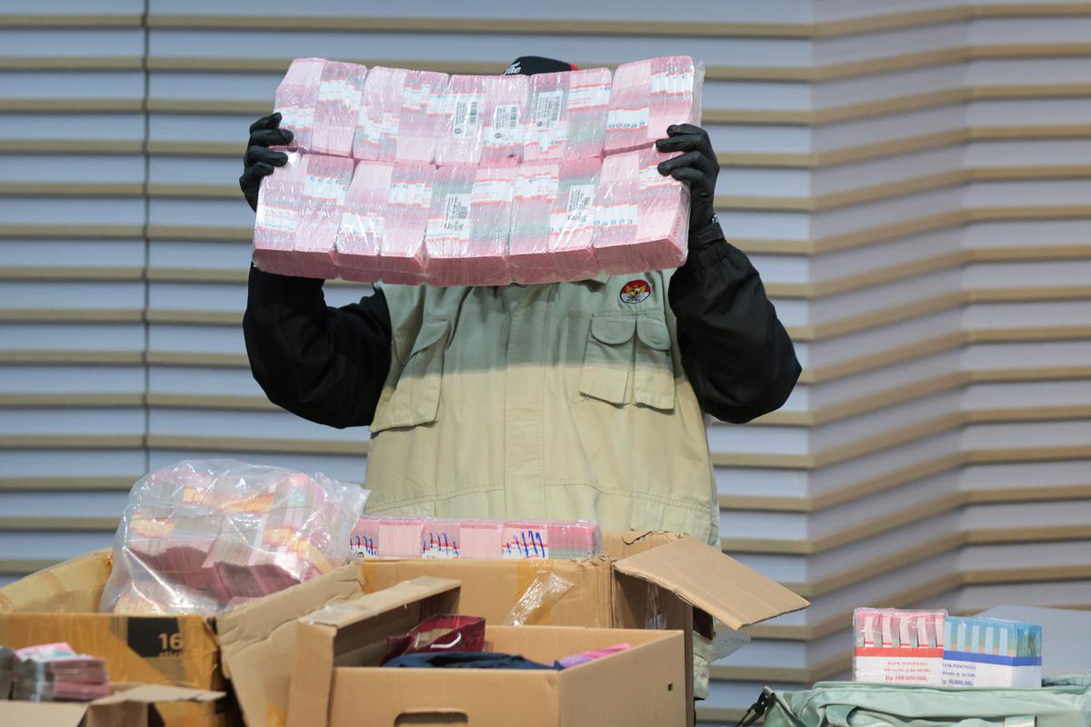 Tumpukan Uang Rp106,3 Miliar Barang Bukti OTT KPK