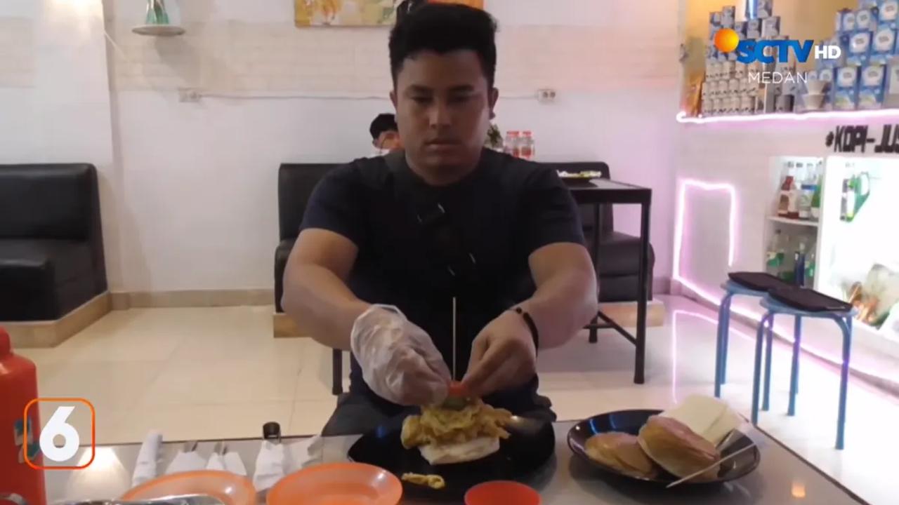 Disusun Tiga Burger Sekaligus