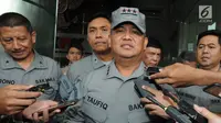 Kepala Bakamla Laksamana Madya Achmad Taufiqoerrochman memberikan keterangan usai keluar dari Gedung KPK, Jakarta, Kamis (17/1). Taufiqoerrochman datang untuk audiensi dengan pimpinan KPK terkait pencegahan tindak pidana korupsi. (Merdeka.com/Dwi Narwoko)