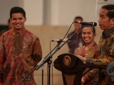 Presiden Joko Widodo memberikan pidato saat melepas Tim  Nusantara Sehat I di Istana Negara, Jakarta, Senin (4/5/2015). Tim  Nusantara Sehat I akan ditempatkan di sejumlah pelosok Indonesia. (Liputan6.com/Faizal Fanani)
