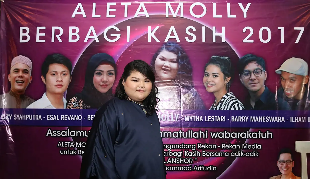 Pada bulan suci Ramadan ini, penyanyi muda Aleta Molly menggelar acara bersama anak-anak yatim piatu. Penyanyi pendatang baru yang baru saja menyelesaikan video klip Jomblo itu menggelar acara Berbagi Kasih dengan anak yatim. (Bambang E. Ros/Bintang.com) 