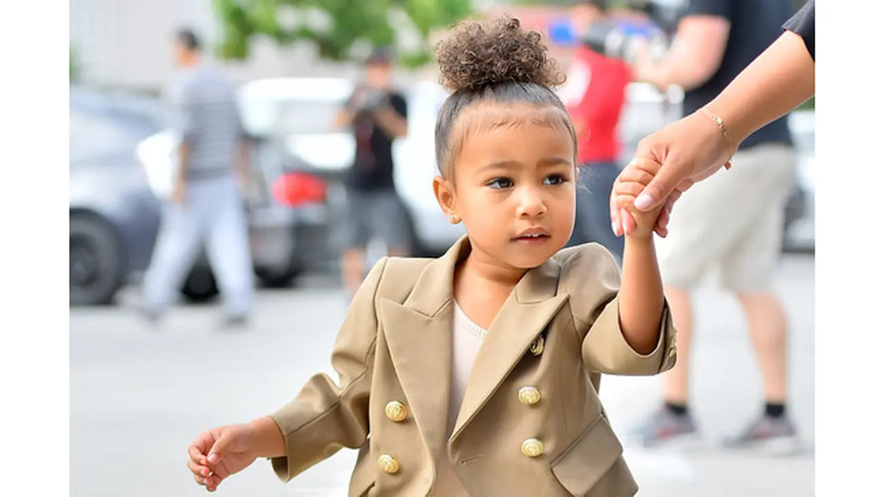 Intip Koleksi Sneakers Favorit North West