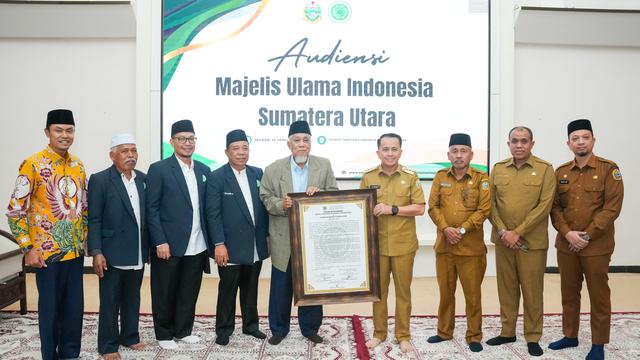 Pemprov Sumut dan MUI Provinsi Sumut menandatangani piagam kesepahaman tentang terwujudnya pembangunan masyarakat yang maju dan berakhlak.
