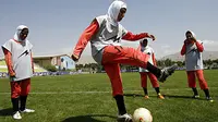 Terungkap, Liga Sepakbola Wanita di Iran Diperkuat Pemain Pria