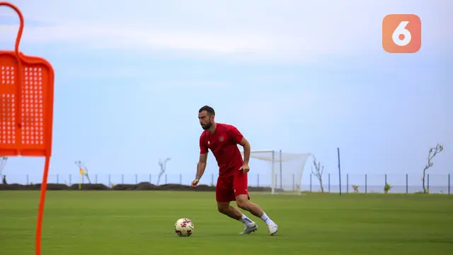 Foto: Aksi Egy Maulana Vikri dan Jordi Amat saat Latihan Terbuka di Bali Menjelang Piala AFF 2022 yang Tinggal Menghitung Hari
