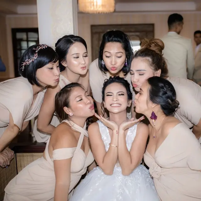 7 Momen Resepsi Pernikahan Vanessa Angel di Bali, Meriah Dihadiri Sahabat