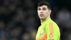 Emiliano Martínez menjadi satu-satunya pemain Aston Villa yang tak tergantikan pada fase grup UCL 2024/2025. Dengan performa yang konsisten, kipper Timnas Argentia itu selalu tampil penuh dalam delapan laga yang dijalani The Villans. Dari 8 laga, Martinez hanya kebobolan 6 gol. (AFP/Justin Tallis)