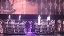 Suasana pun jadi sedikit mellow kala boyband yang beranggotakan lima orang itu menyanyikan lagu ballad, Jakarta, Minggu (22/6/14). (Liputan6.com/Desika Pemita)