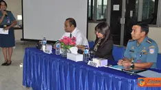 Citizen6, Tanjung Priok: Kadisku Kolinlamil Kolonel Laut (S) I.B. Rahyudo mengadakan mengadakan tatap muka dengan jajaran pejabat Bank BNI Tanjung Priok sebagai ajang silaturahmi sebagai pejabat baru, Minggu (20/5). (Pengirim: Kadispen Kolinlamil)