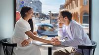 Flirty questions to ask a girl you have just met for the first time. (Photo: Freepik)