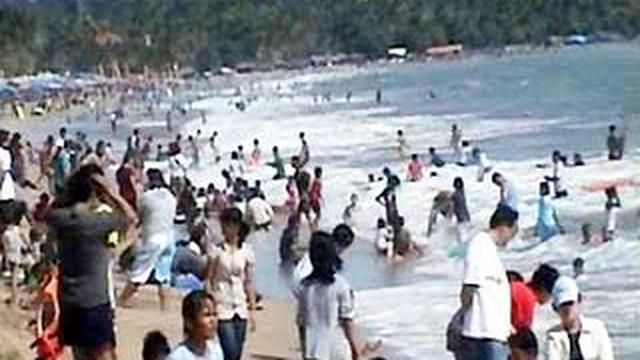 Anyer Dan Carita Dipadati Ribuan Pengunjung News Liputan6com