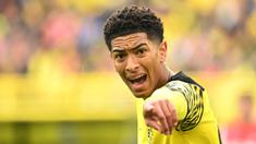 Meski Borussia Dortmund tak lolos ke babak 16 besar, Jude Bellingham bisa dibilang menjadi salah satu gelandang terbaik di fase grup Liga Champions 2021/22. Pergerakan dan kemampuannya menggiring bola menambah dinamisme di lini tengah. Ia juga telah mencetak 1 gol dan 3 assist. (AFP/Ina Fassbender)