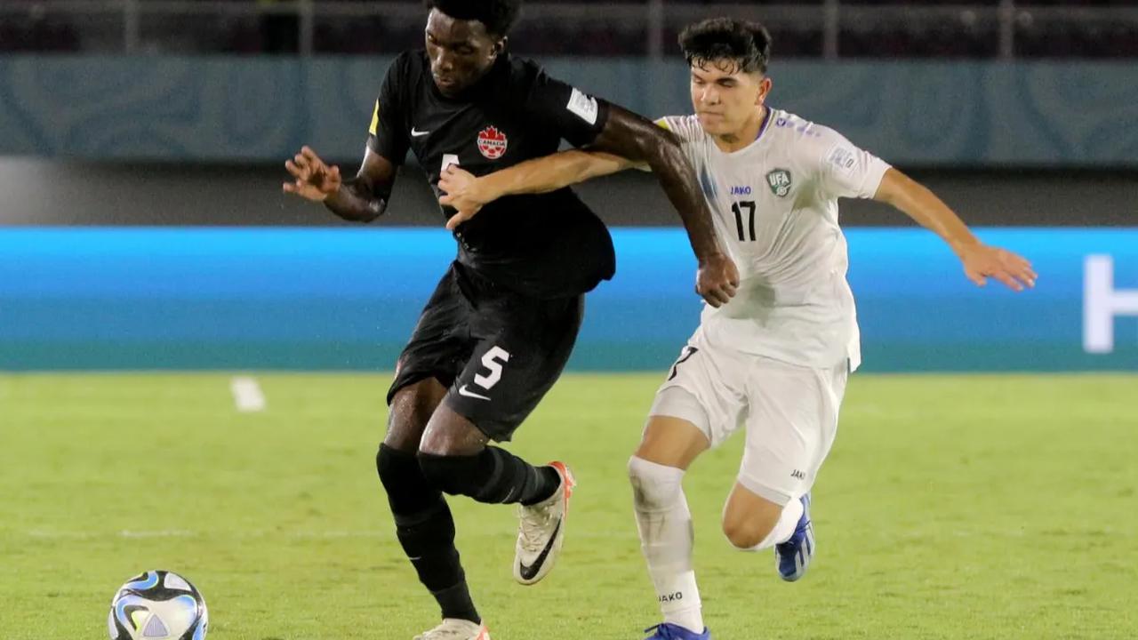 Timnas Uzbekistan U-17 tampil gemilang setelah membungkam Kanada dengan skor 3-0 dalam laga ke-2 babak penyisihan grup B Piala Dunia U-17 2023, di Stadion Manahan, Solo, Senin (13/11/2023) malam.<br>