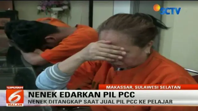 Nenek dua cucu itu ditangkap saat sedang menjual pil PCC kepada seorang siswa di Jalan Tinumbu Makassar, Sulawesi Selatan.