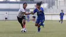 Pada laga tersebut tersebut, dua gol Timnas Putri Indonesia dicetak oleh Baiq Aminatun dan Rini Mulyasari. Sementara dua gol tim PON Jabar diborong oleh brace Hanipa Halimatusyadiah. (Foto: Bola.com/M Iqbal Ichsan)