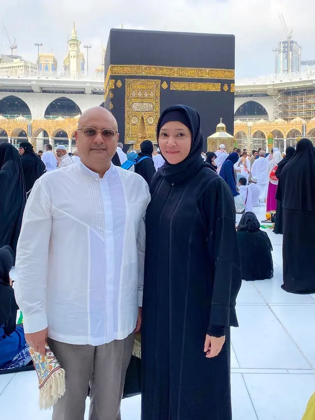 7 Momen Maia Estianty Bareng Irwan Mussry  Umrah Usai Menikah