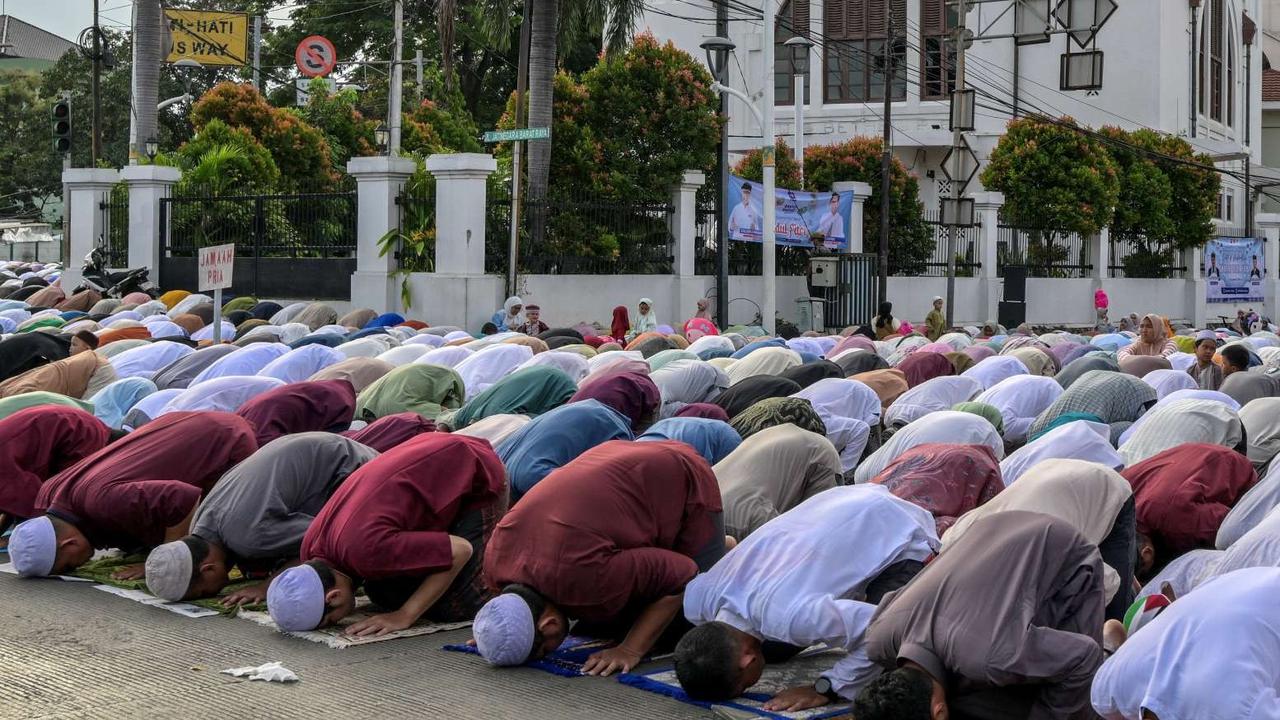 Lebaran dalam Bingkai Kenangan dan Keheningan